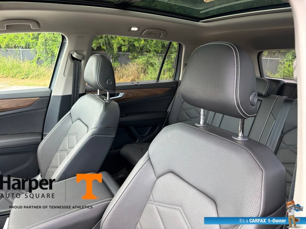 Used 2025 Volkswagen Atlas SE w/ Panoramic Sunroof Package AWD/4WD image 12