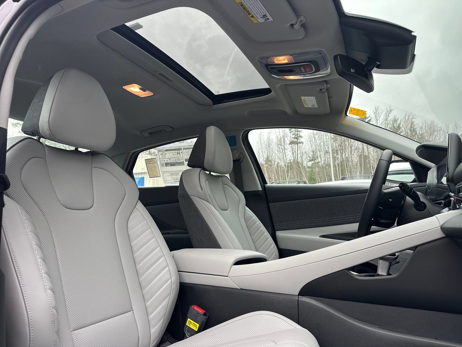 New 2025 Hyundai Elantra Limited FWD image 13