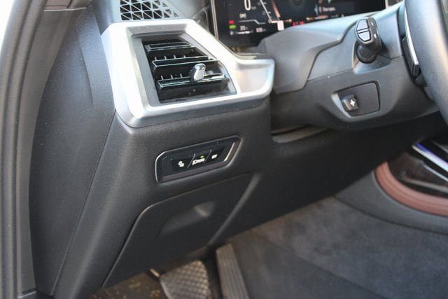 Used 2024 BMW X7 xDrive40i w/ Premium Package AWD/4WD image 26