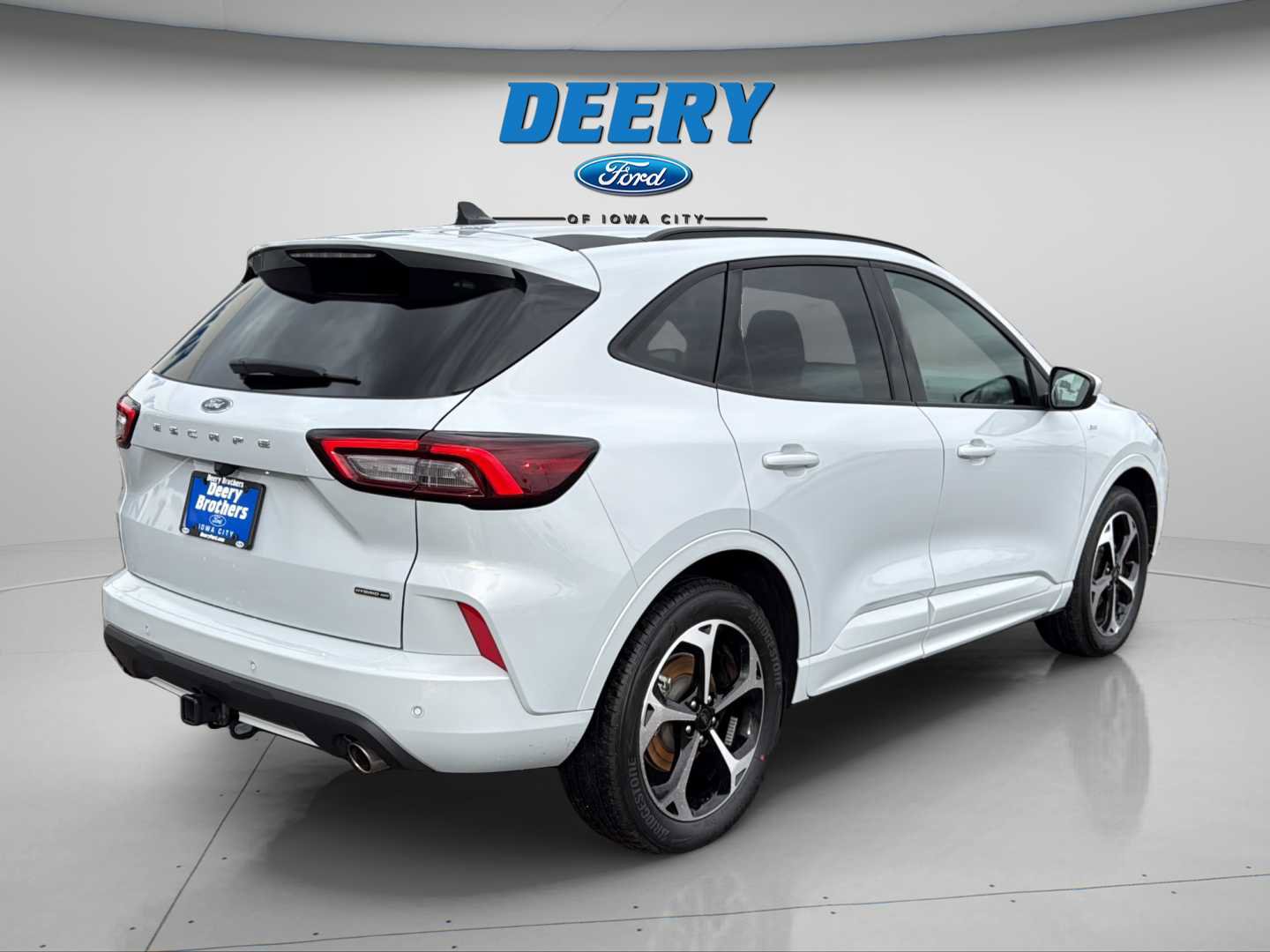 Used 2025 Ford Escape ST-Line Elite w/ Class II Trailer Tow Package image 15