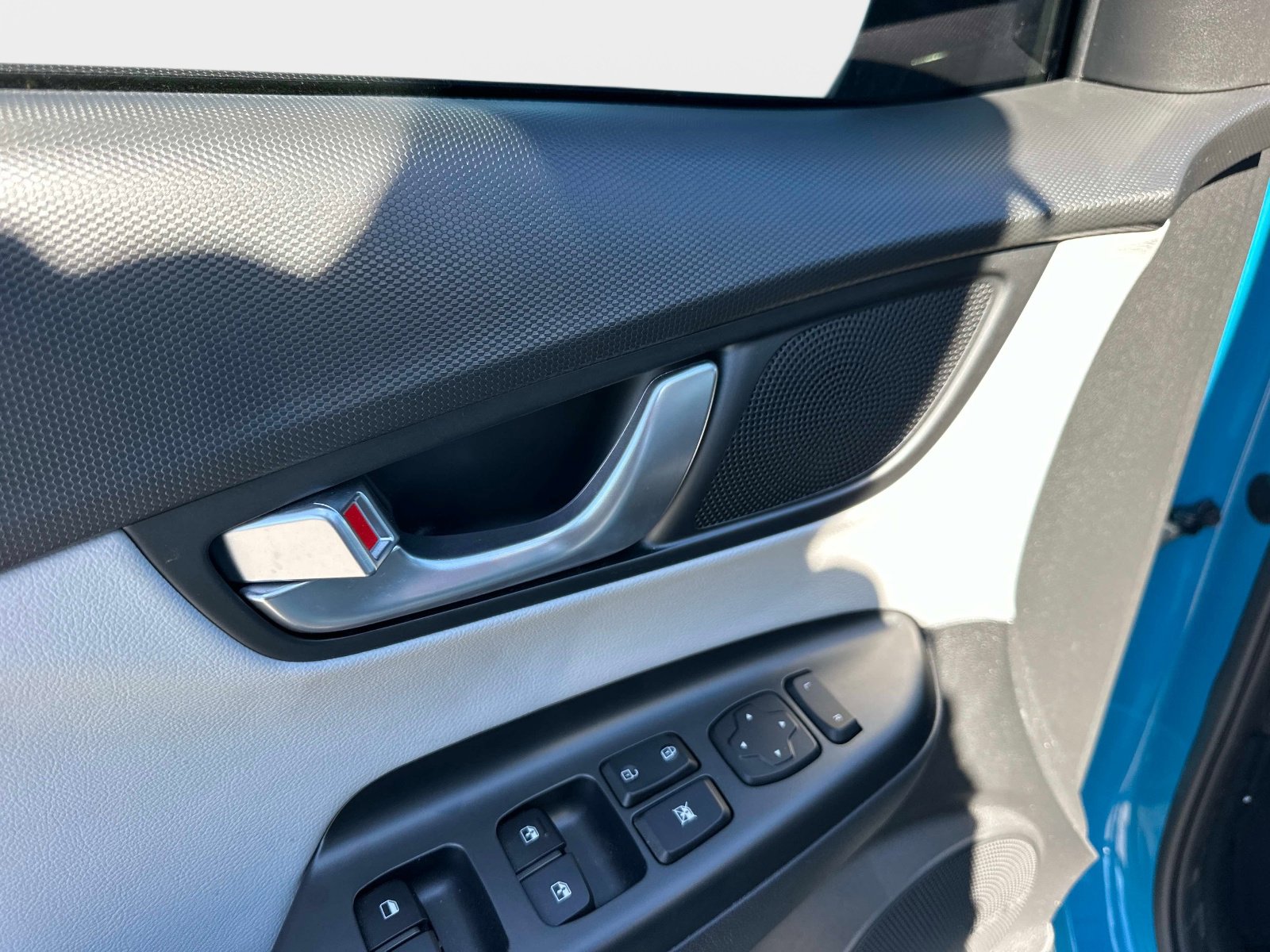 Used 2022 Hyundai Kona Limited image 18