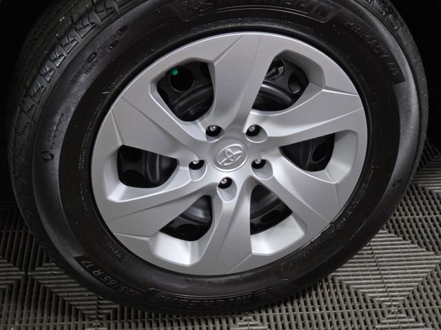Used 2024 Toyota RAV4 LE image 10
