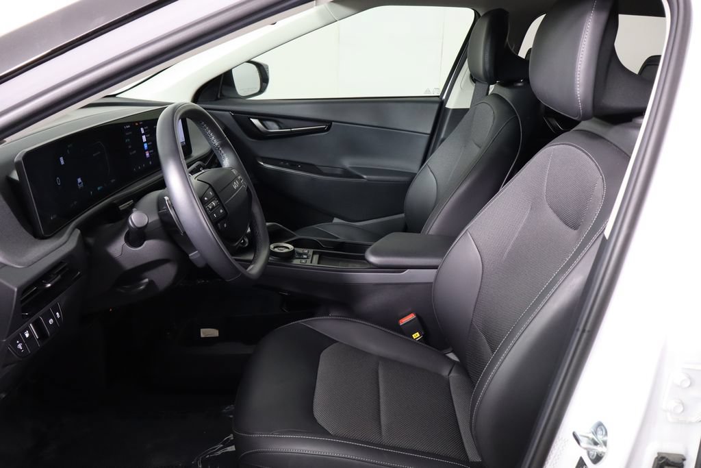 Used 2025 Kia EV6 Light w/ Light LR Technology Package RWD image 14