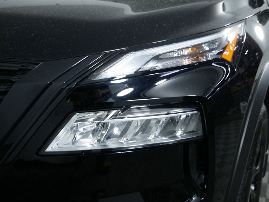 Used 2023 Nissan Rogue SV w/ SV Premium B Package image 14