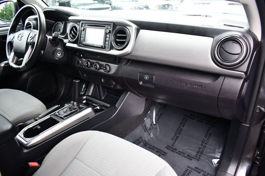 Used 2017 Toyota Tacoma TRD Sport image 18