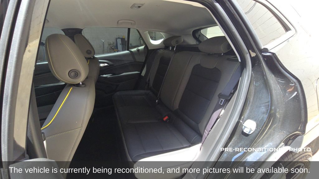 Used 2025 Chevrolet Trax ACTIV FWD image 12
