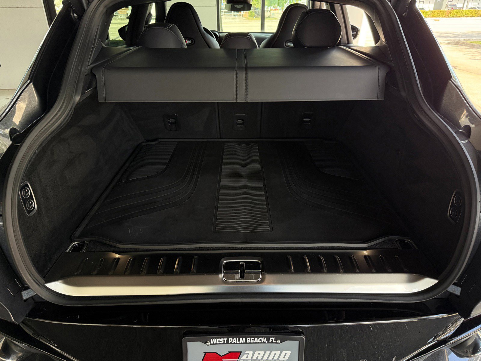 Used 2022 Aston Martin DBX image 35