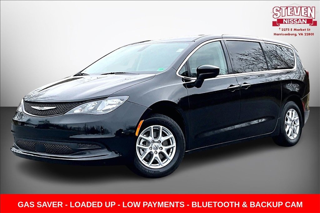 Used 2022 Chrysler Voyager LX image 3