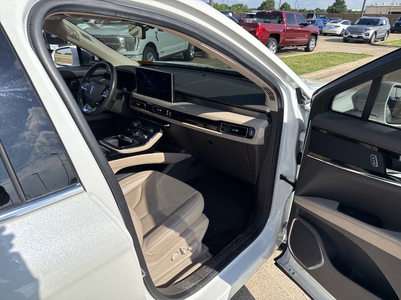 Used 2022 Lincoln Nautilus FWD w/ Premium Package image 15