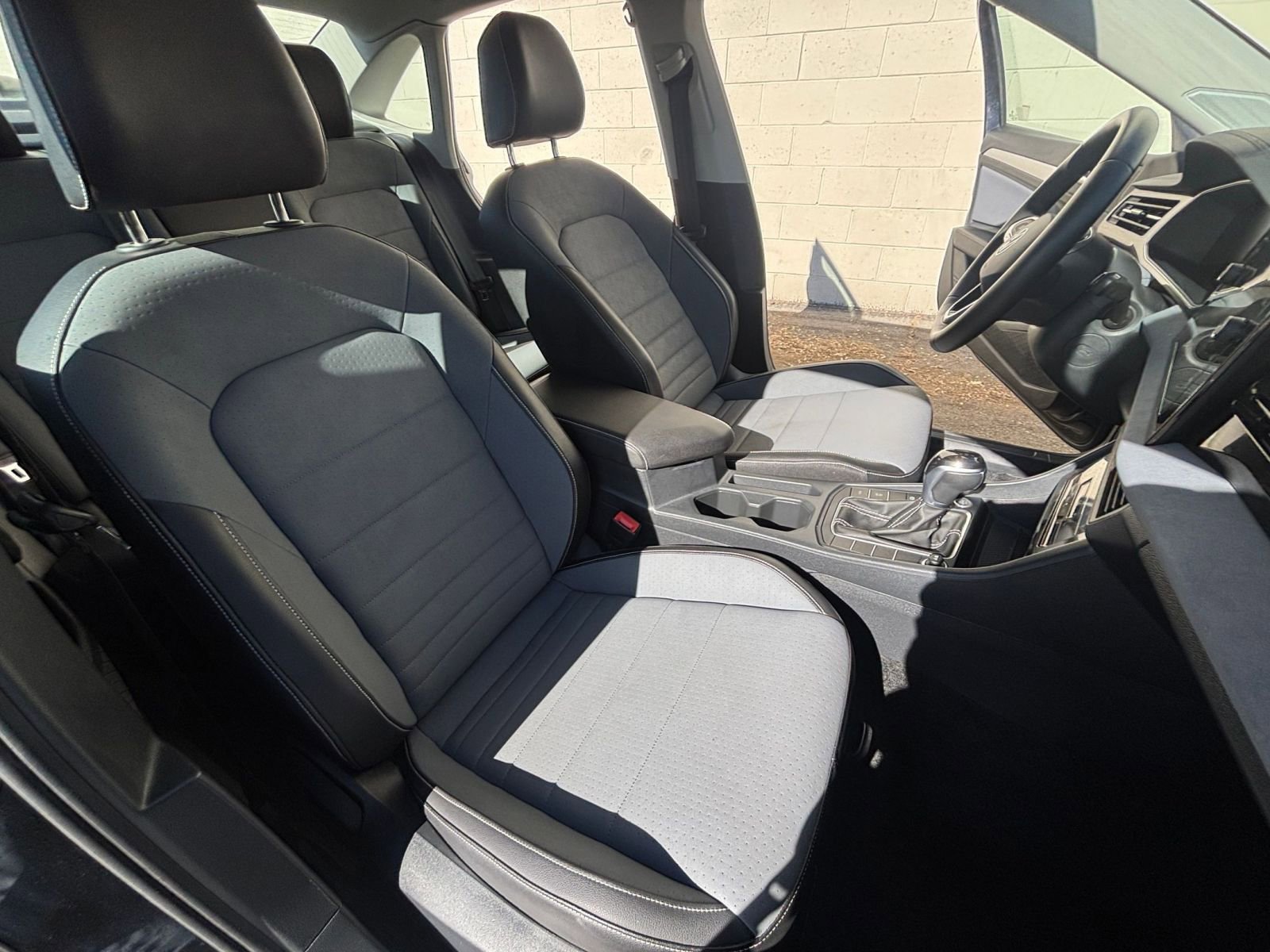 Used 2025 Volkswagen Jetta SE image 36