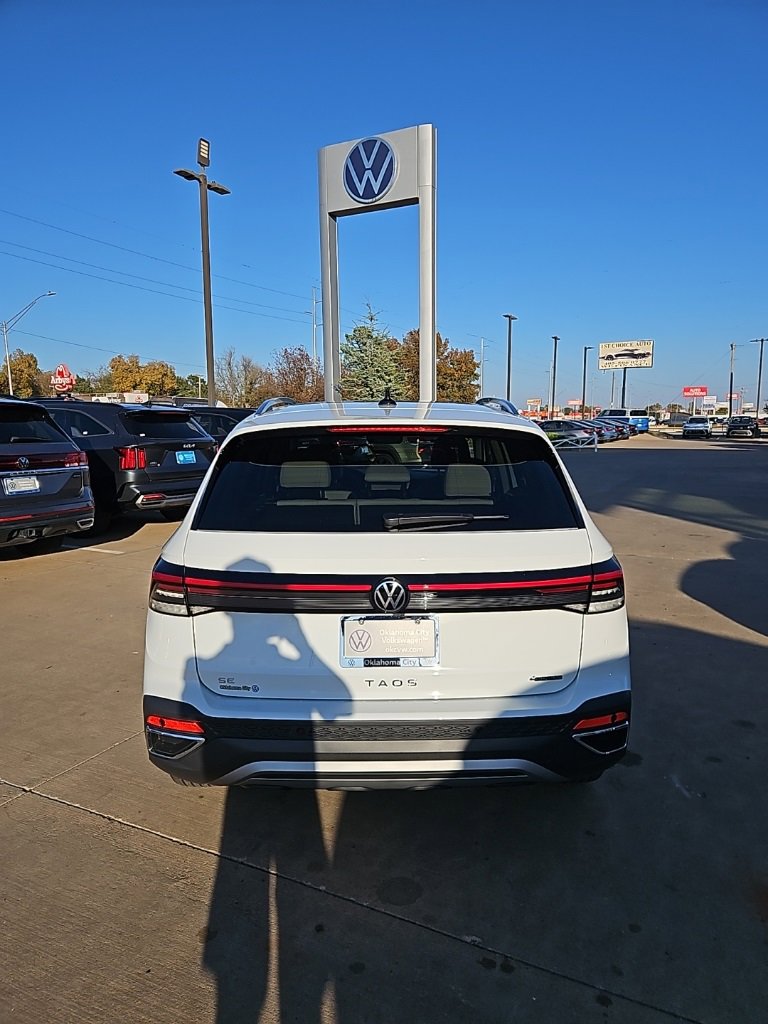 New 2026 Volkswagen Taos SE image 6