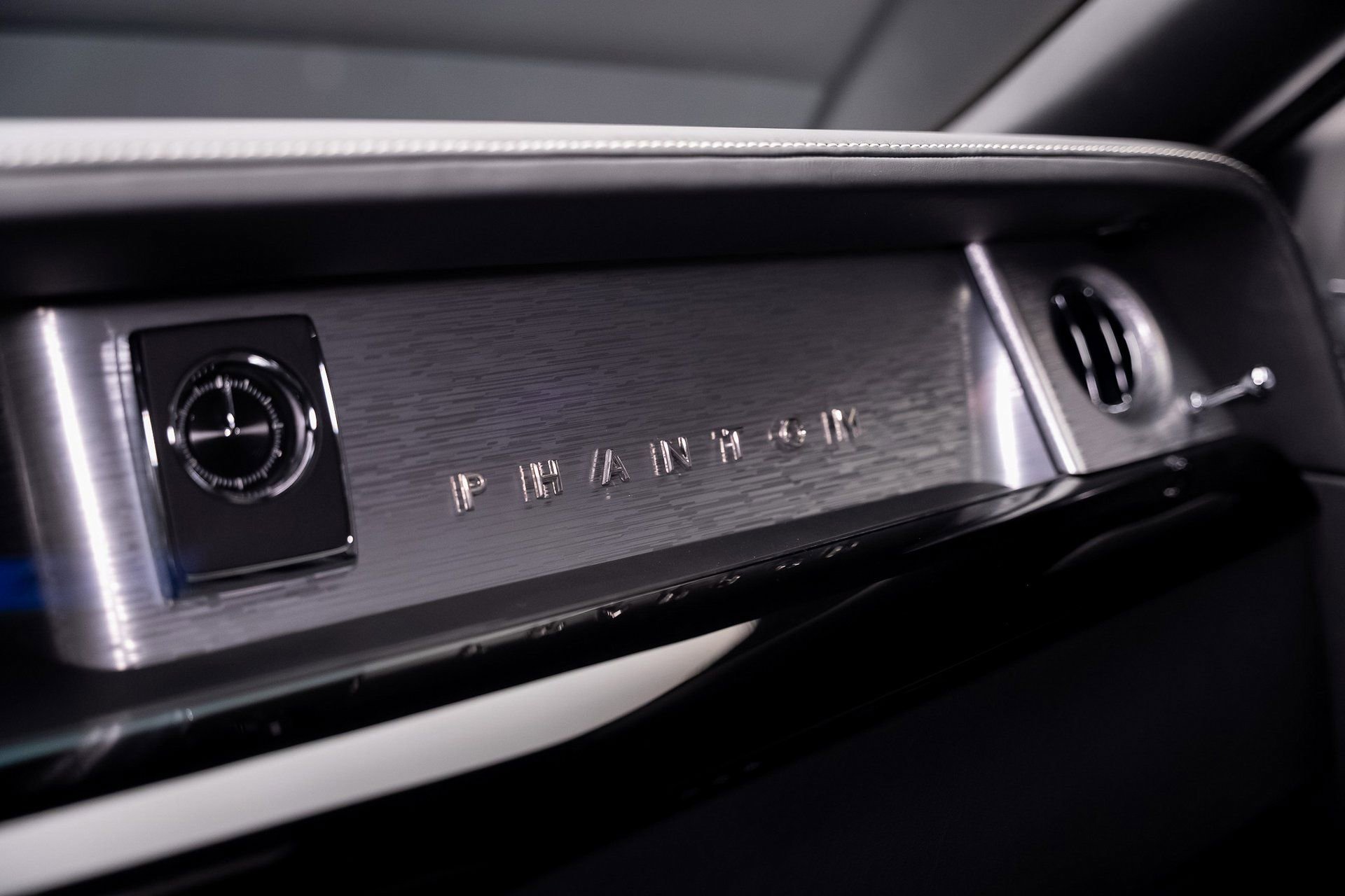 Used 2018 Rolls-Royce Phantom Sedan image 50