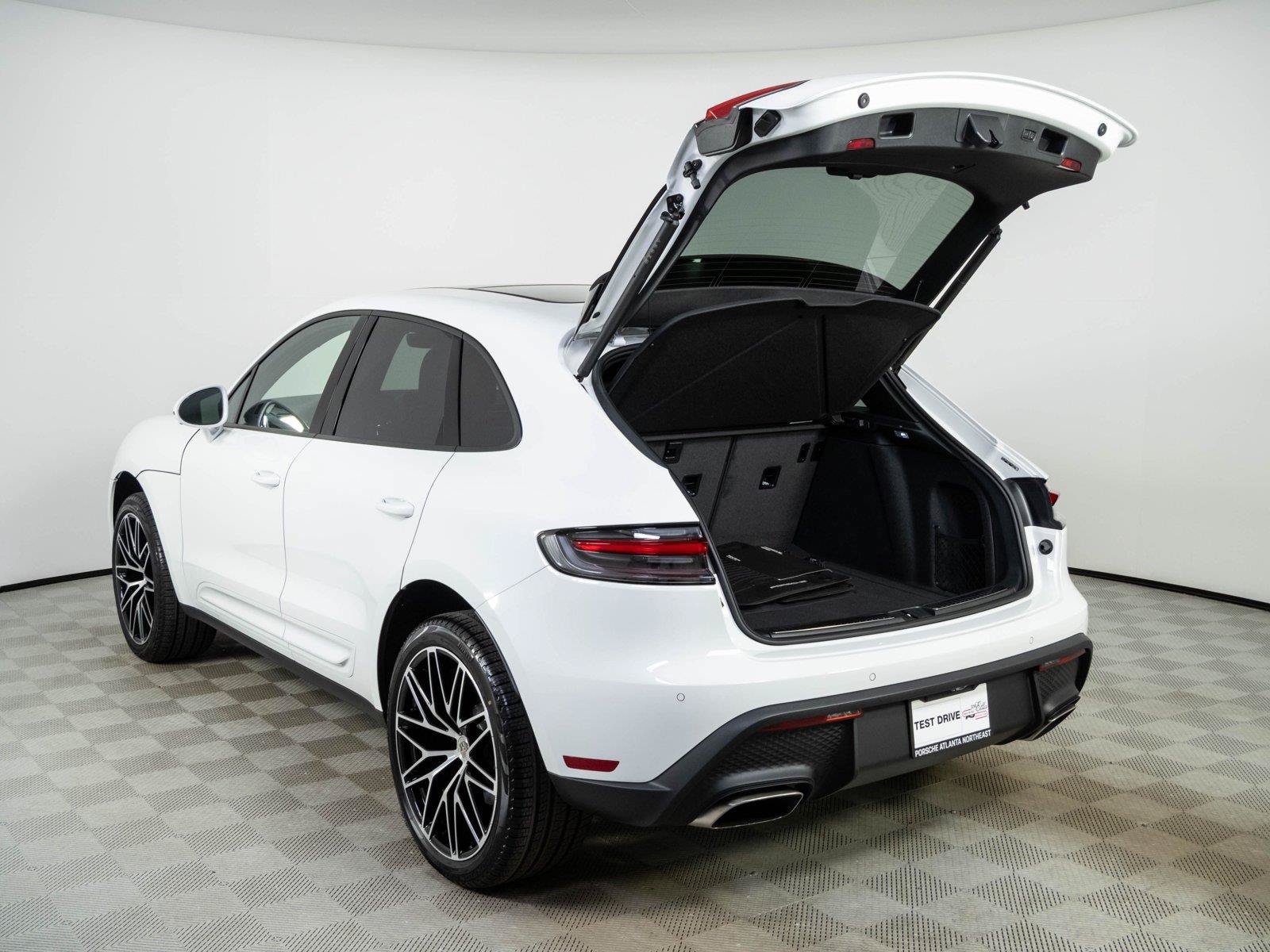 New 2026 Porsche Macan AWD/4WD image 33