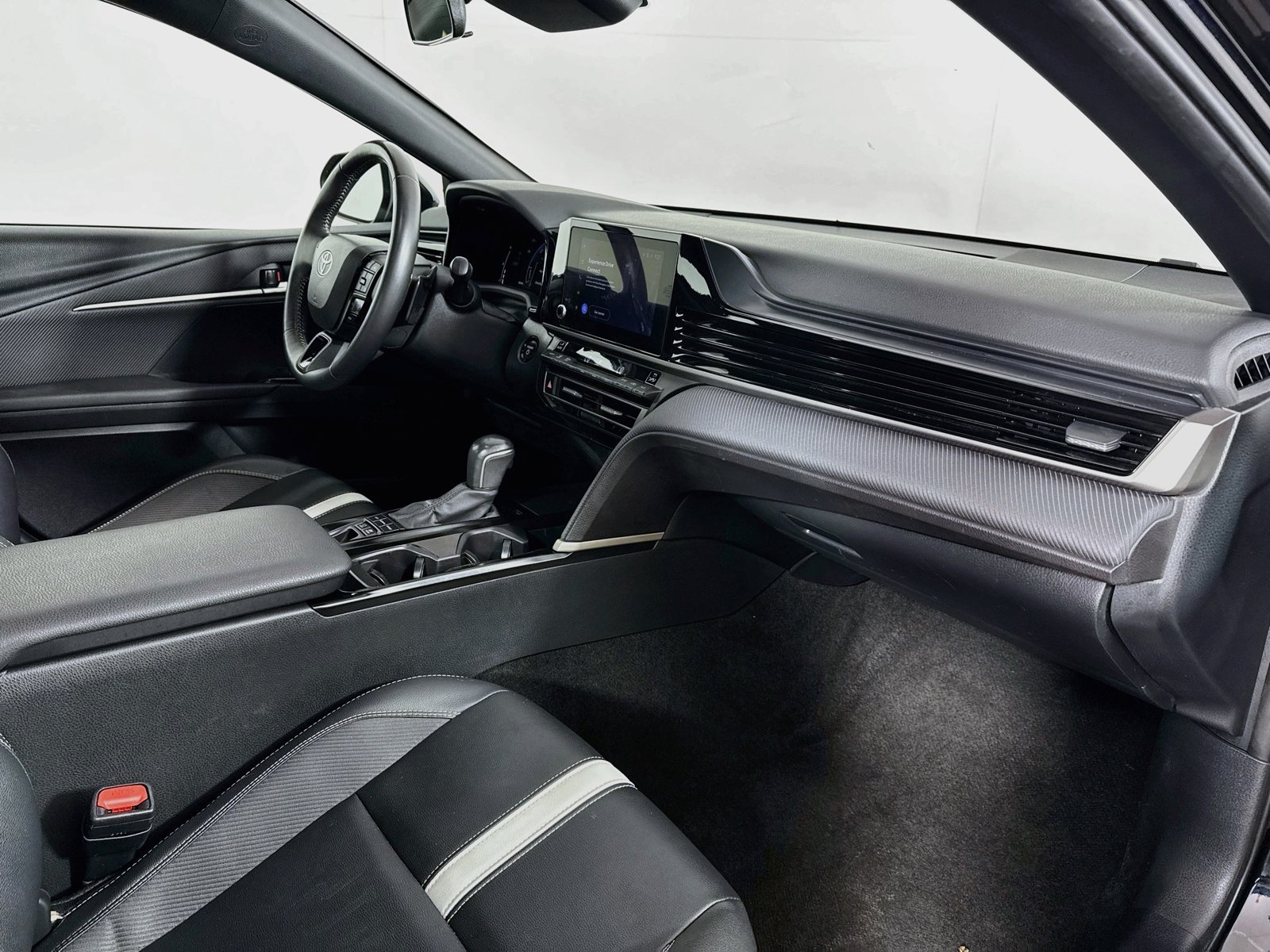 Used 2025 Toyota Camry SE FWD image 28