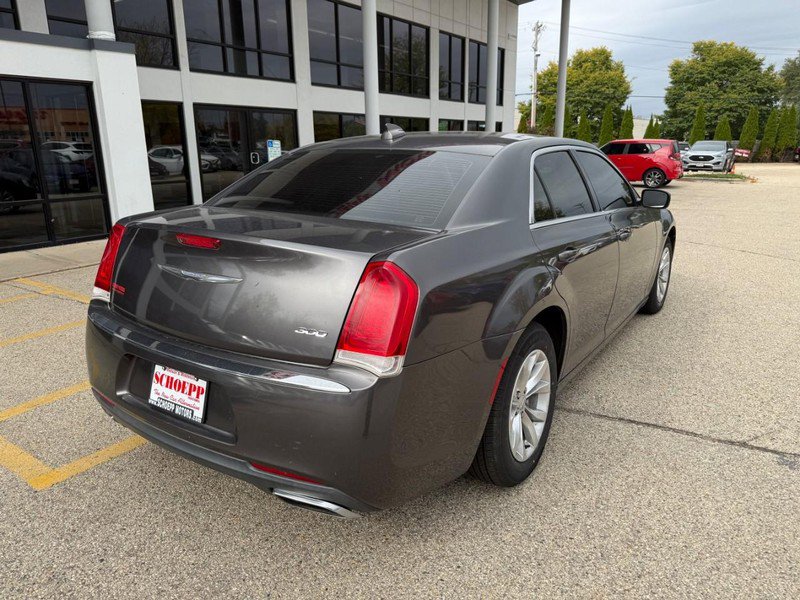 Used 2016 Chrysler 300 Limited image 5