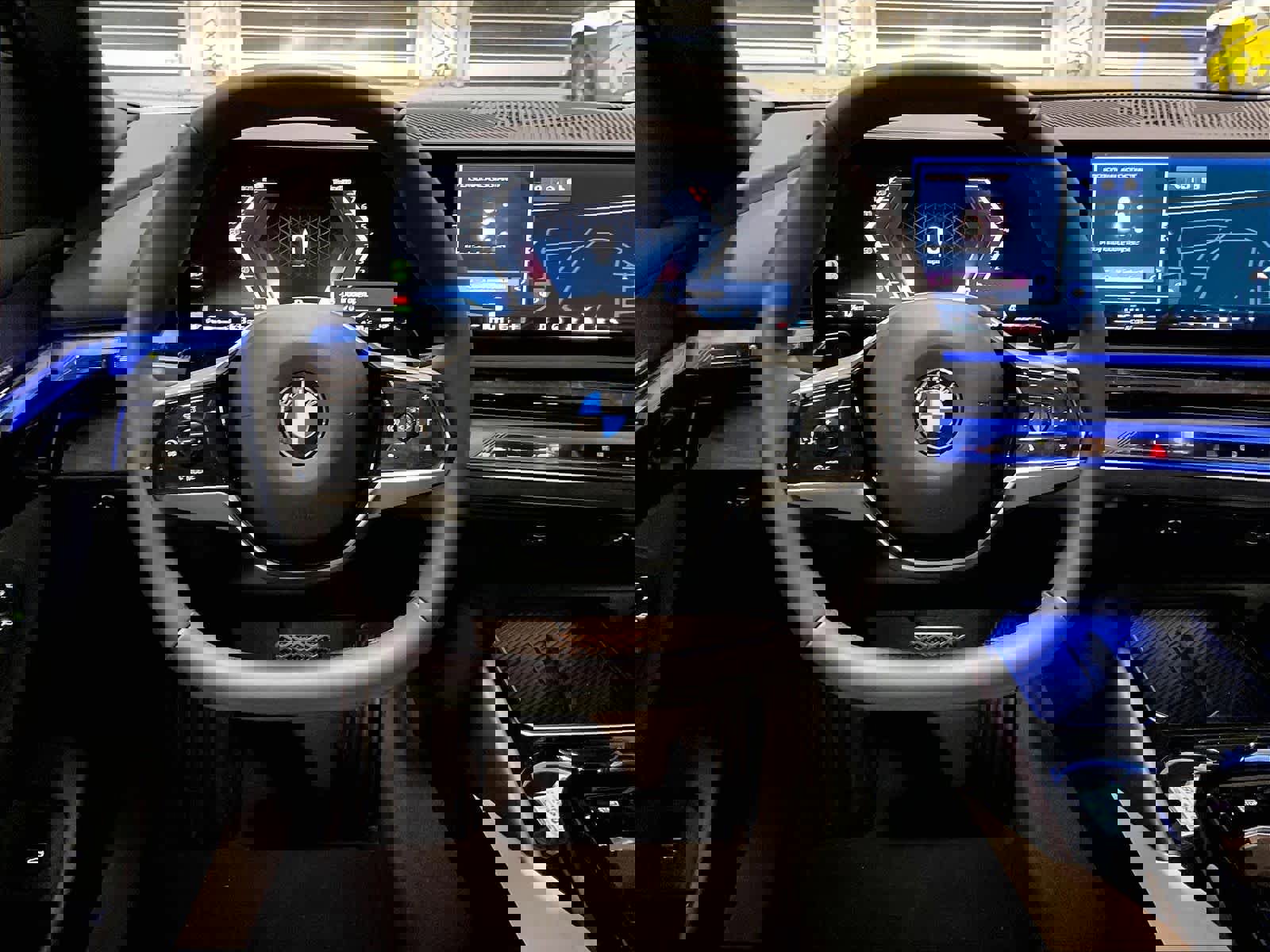 Used 2024 BMW 540i xDrive w/ Convenience Package image 17