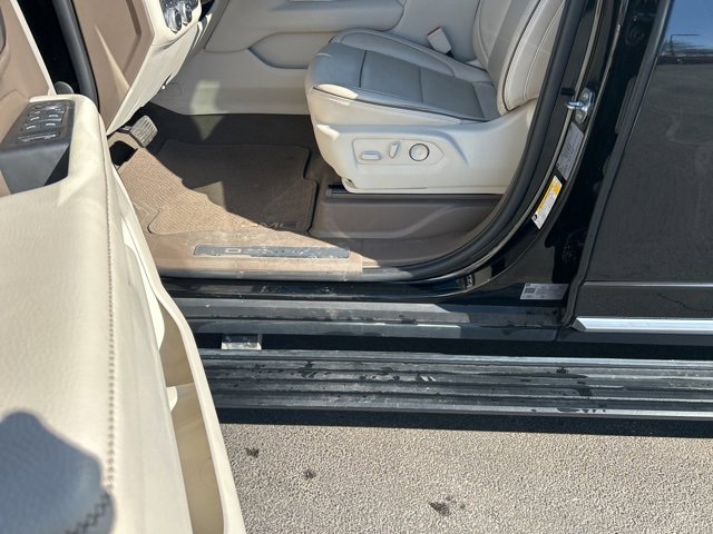 Used 2021 GMC Yukon XL Denali w/ Denali Ultimate Package image 17