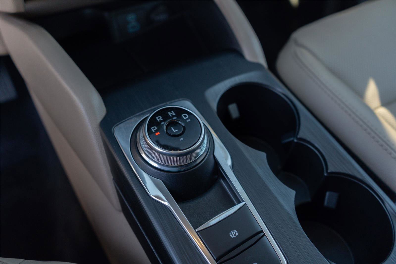 Used 2022 Ford Escape SEL image 17