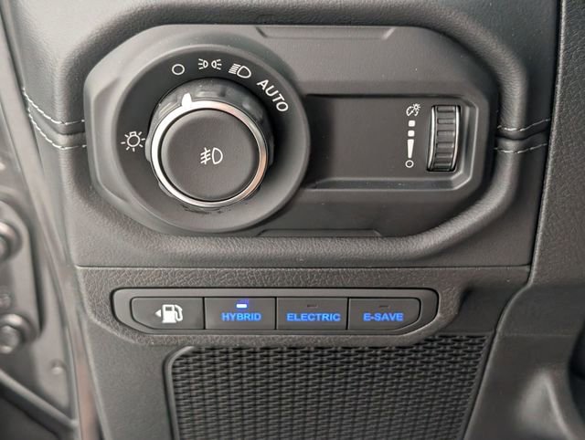 Used 2025 Jeep Wrangler Unlimited Sahara AWD/4WD image 13