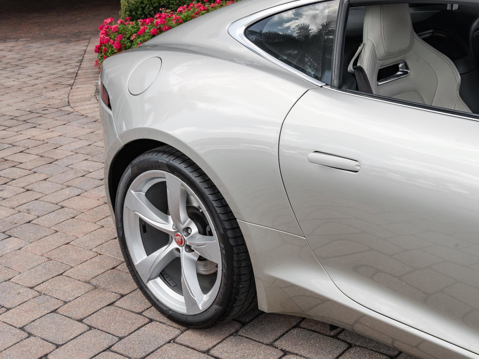 Used 2020 Jaguar F-TYPE Coupe RWD image 17