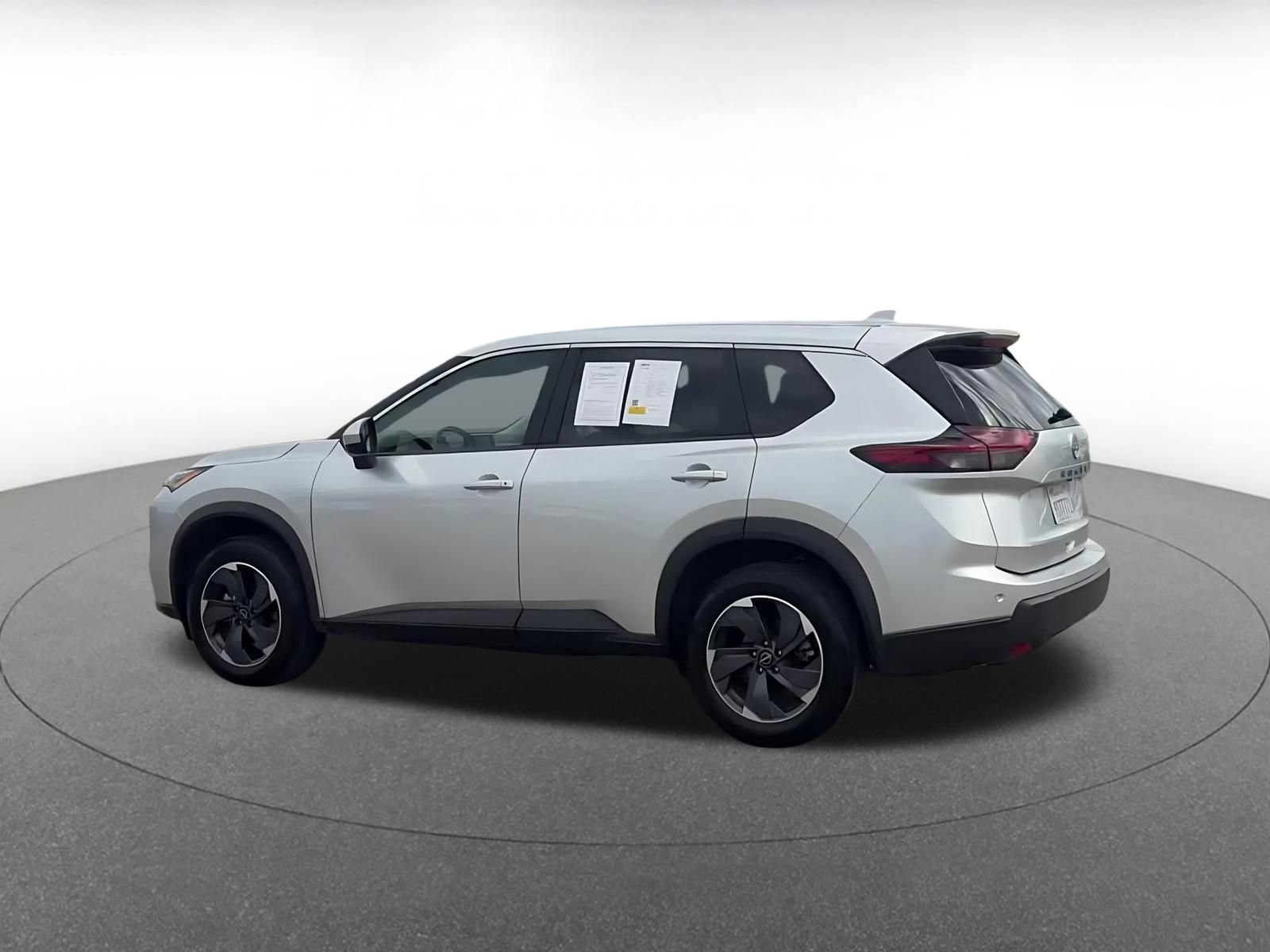 Used 2025 Nissan Rogue SV FWD image 10