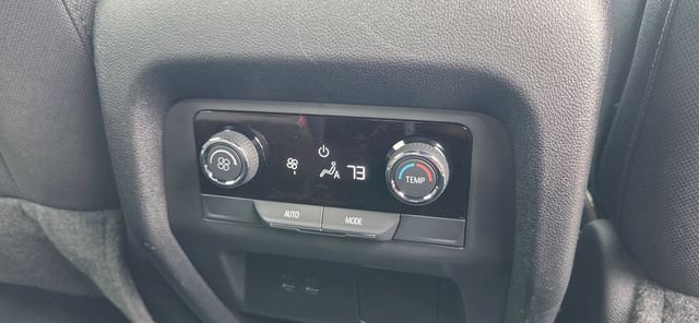 Used 2025 Chevrolet Traverse LT FWD image 16