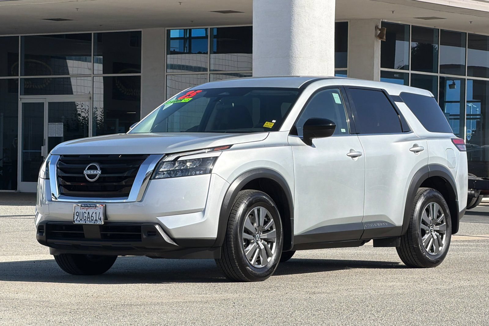 Used 2025 Nissan Pathfinder S FWD image 8