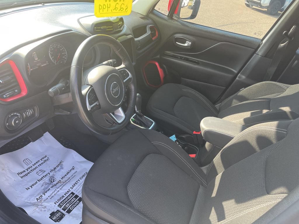 Used 2023 Jeep Renegade Latitude w/ Sun/Sound Group AWD/4WD image 13