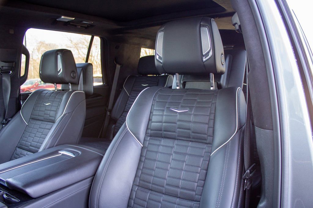 Used 2023 Cadillac Escalade V w/ LPO, ONYX Package image 12