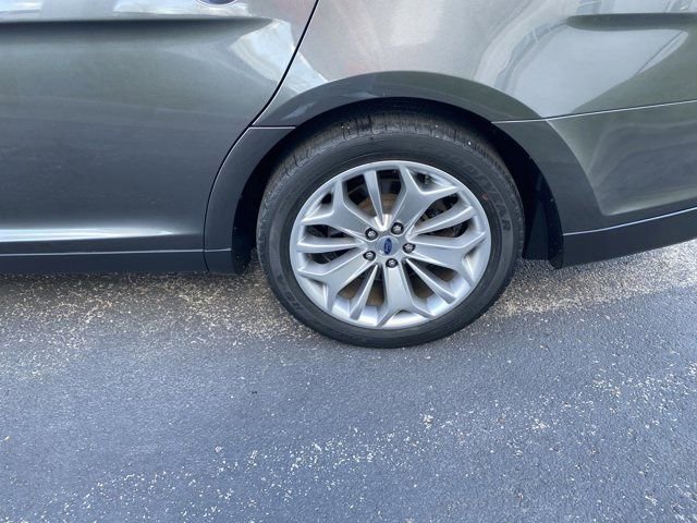 Used 2018 Ford Taurus Limited image 6