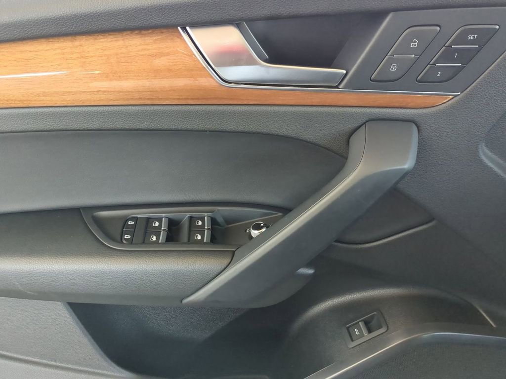 Used 2023 Audi Q5 2.0T Premium w/ Convenience Package image 14