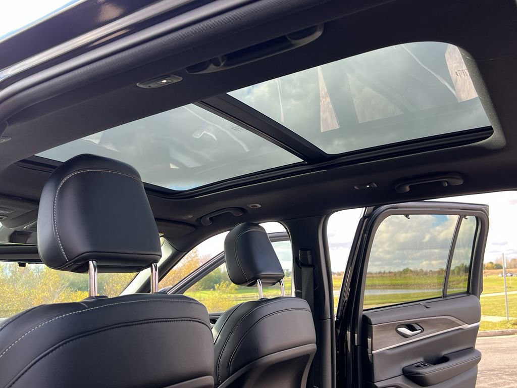 Used 2024 Jeep Grand Cherokee Limited w/ Luxury Tech Group II image 37