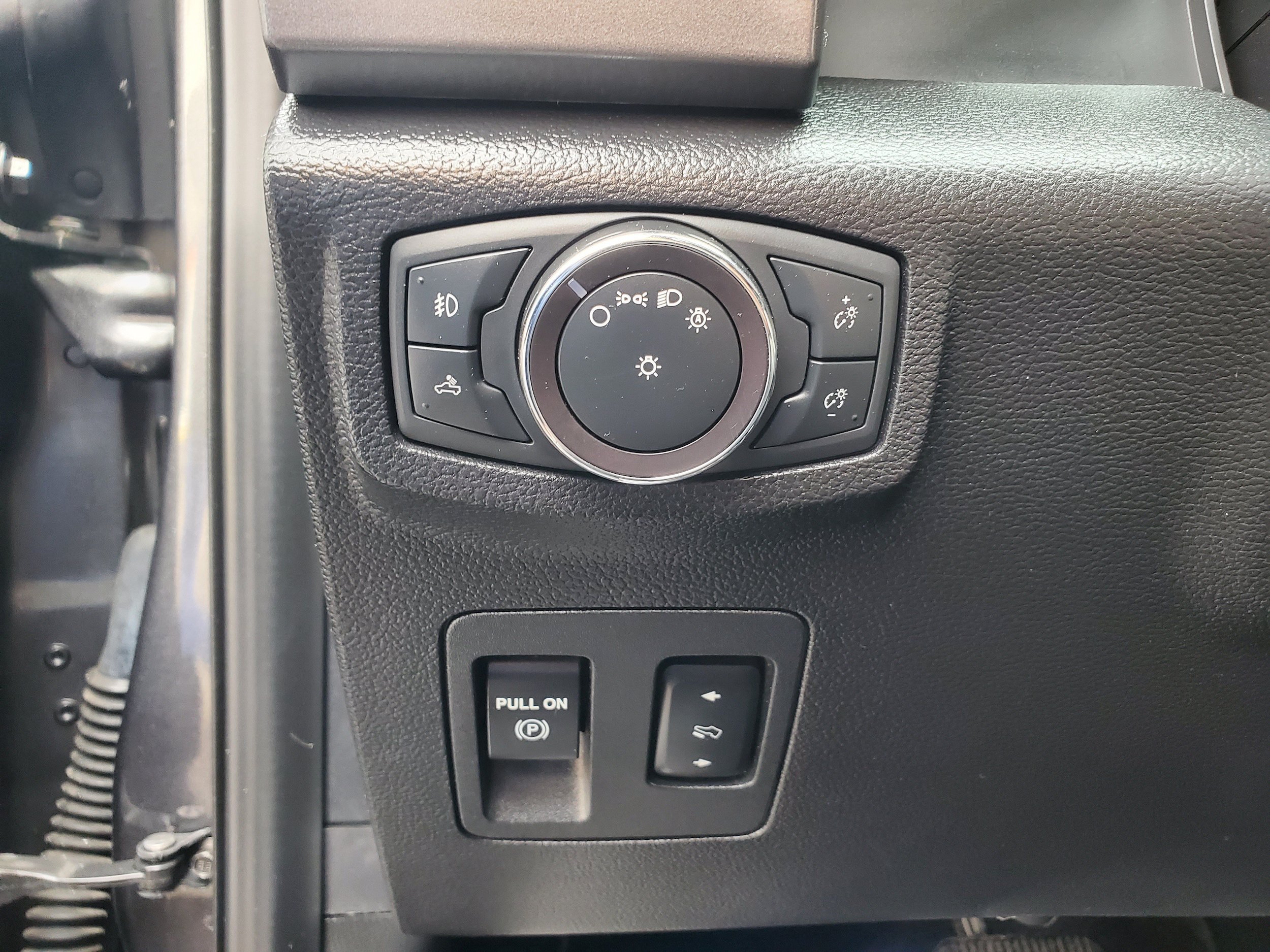 Used 2019 Ford F150 XLT w/ Equipment Group 302A Luxury AWD/4WD image 13