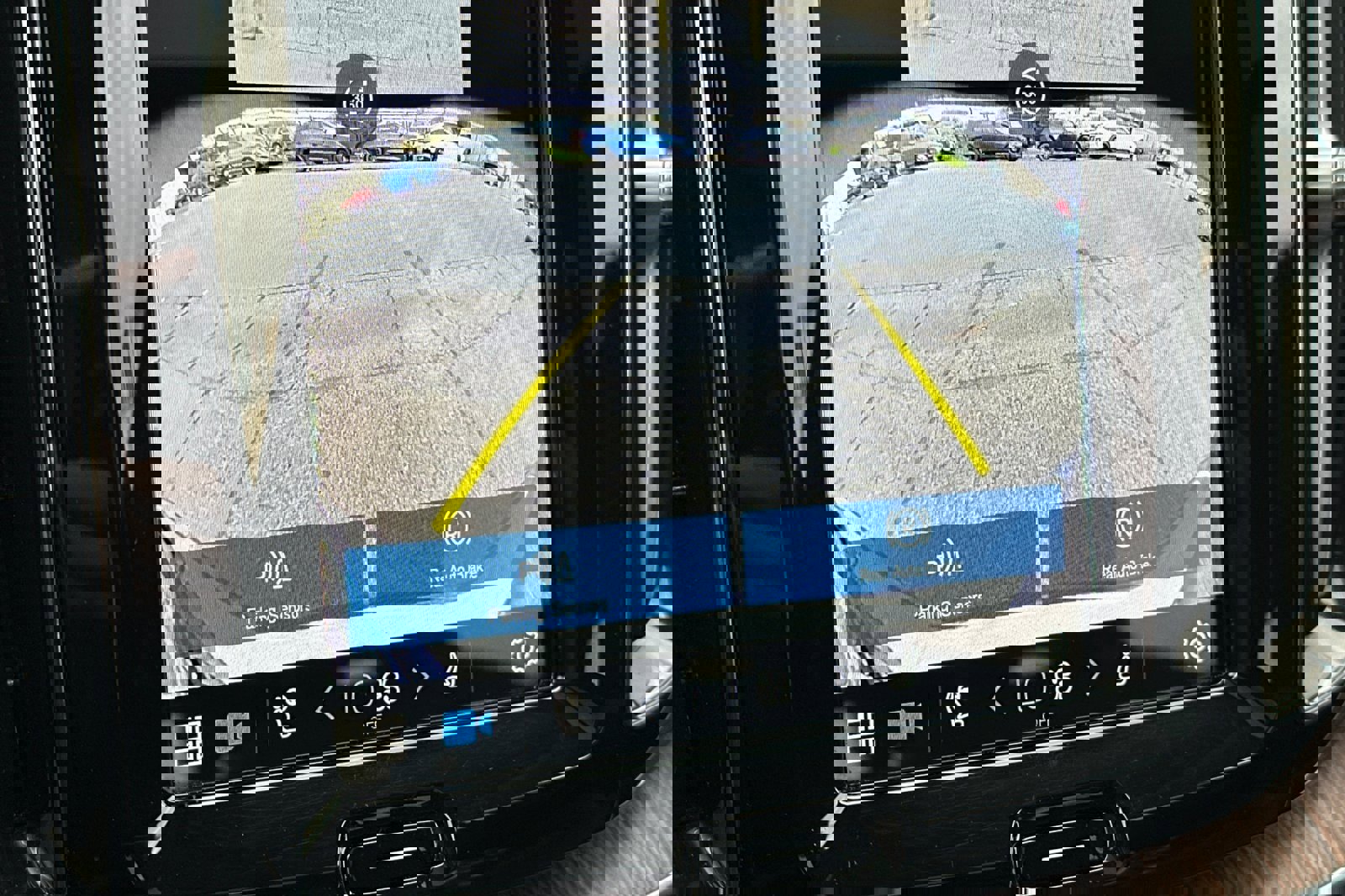 Certified 2024 Volvo XC60 B5 Ultimate w/ Protection Package Premier image 23