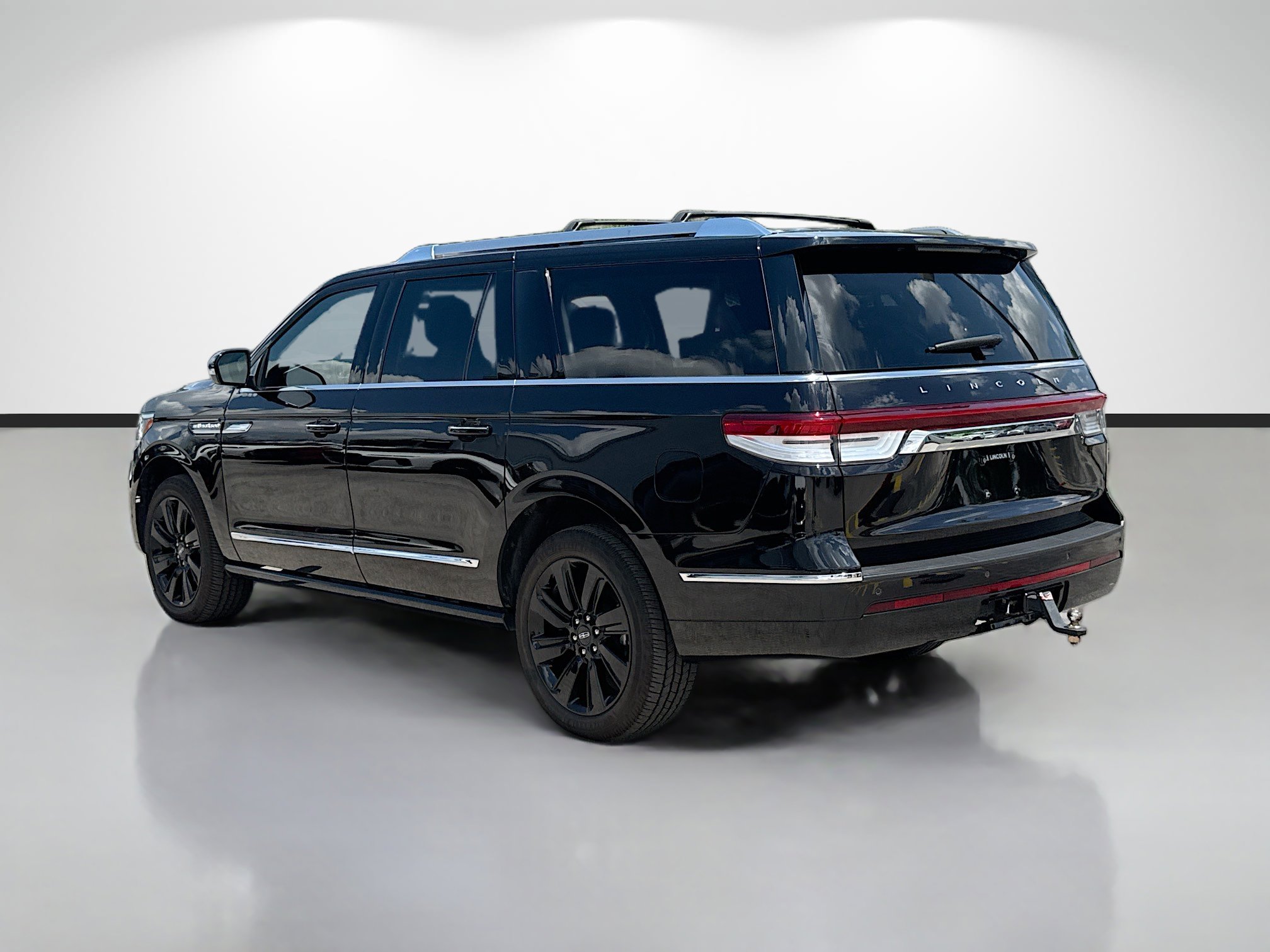 Used 2023 Lincoln Navigator L Reserve AWD/4WD image 5