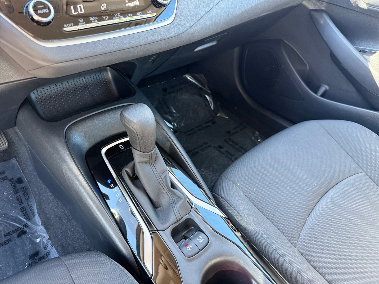 Used 2020 Toyota Corolla LE w/ LE Convenience Package FWD image 13
