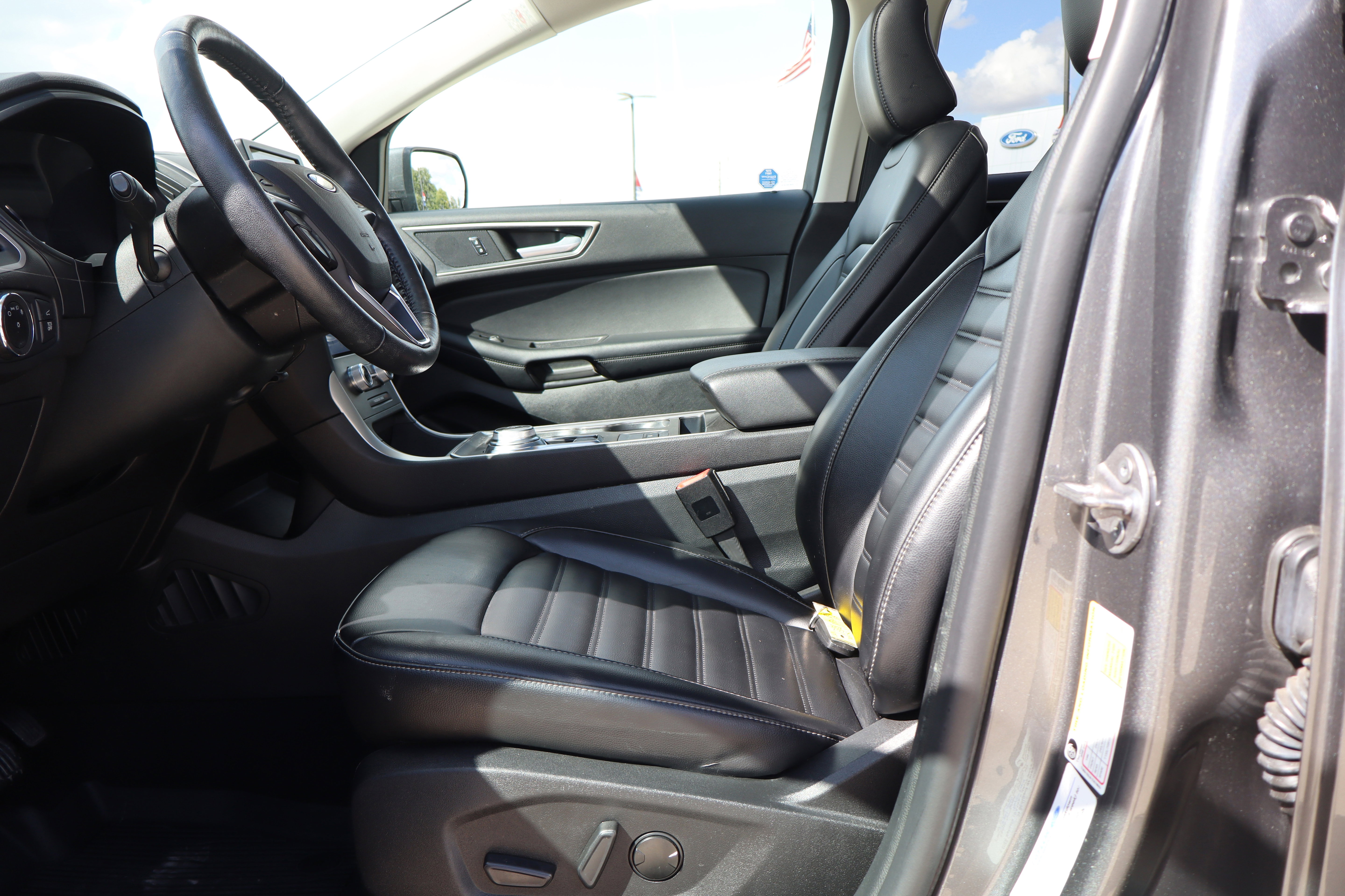 Used 2023 Ford Edge SEL w/ Convenience Package image 10