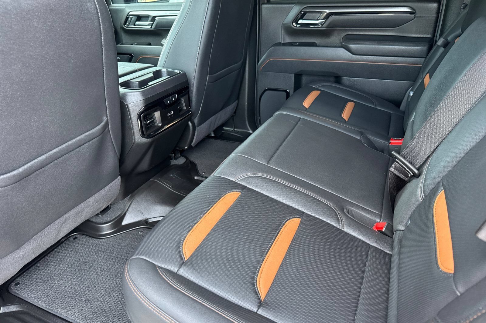Used 2025 GMC Sierra 2500 AT4 AWD/4WD image 14