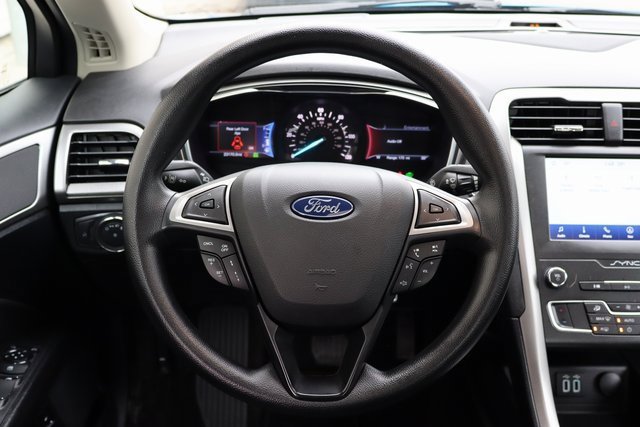 Used 2020 Ford Fusion SE image 23