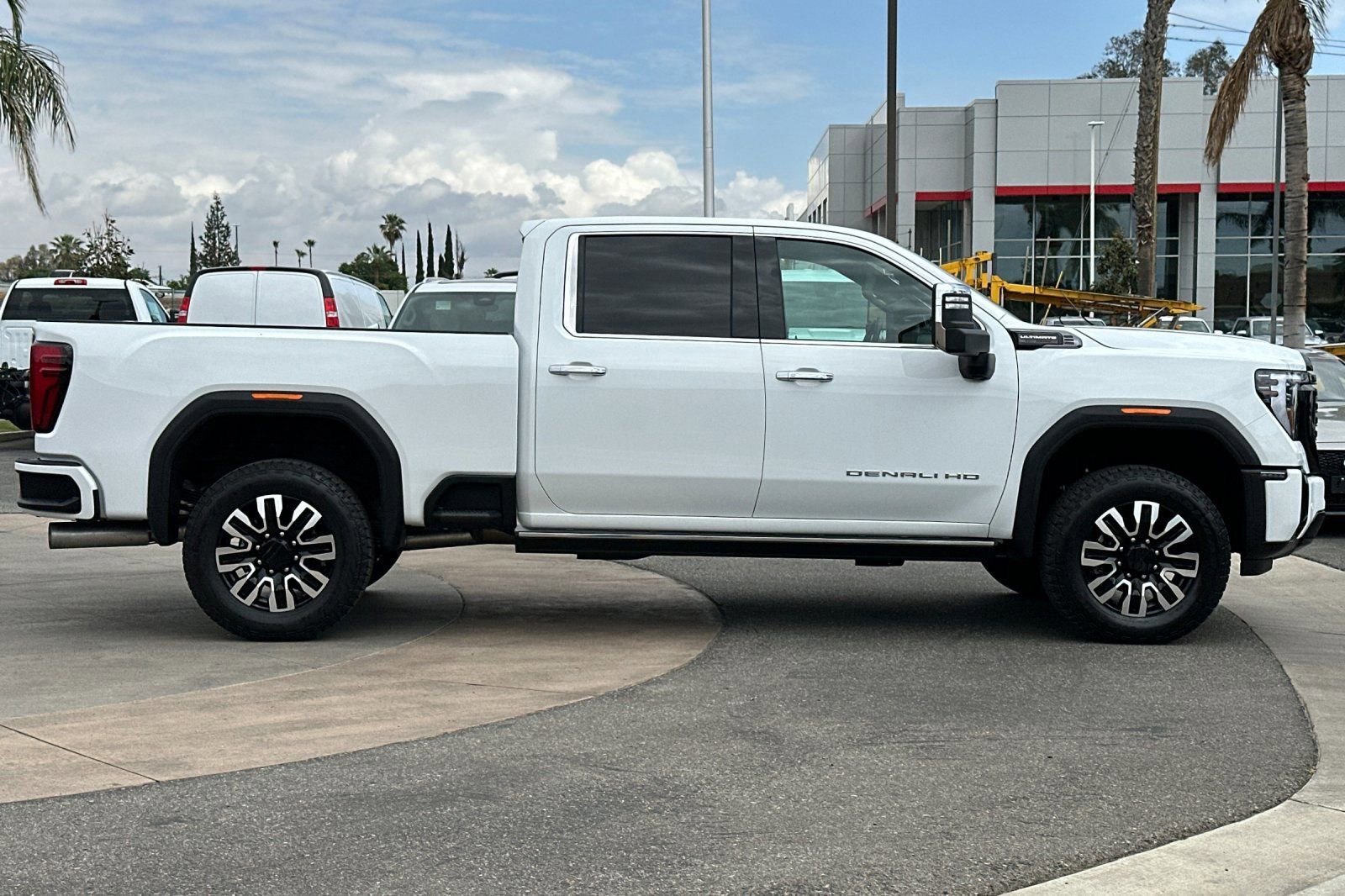 Certified 2025 GMC Sierra 2500 Denali Ultimate AWD/4WD image 3