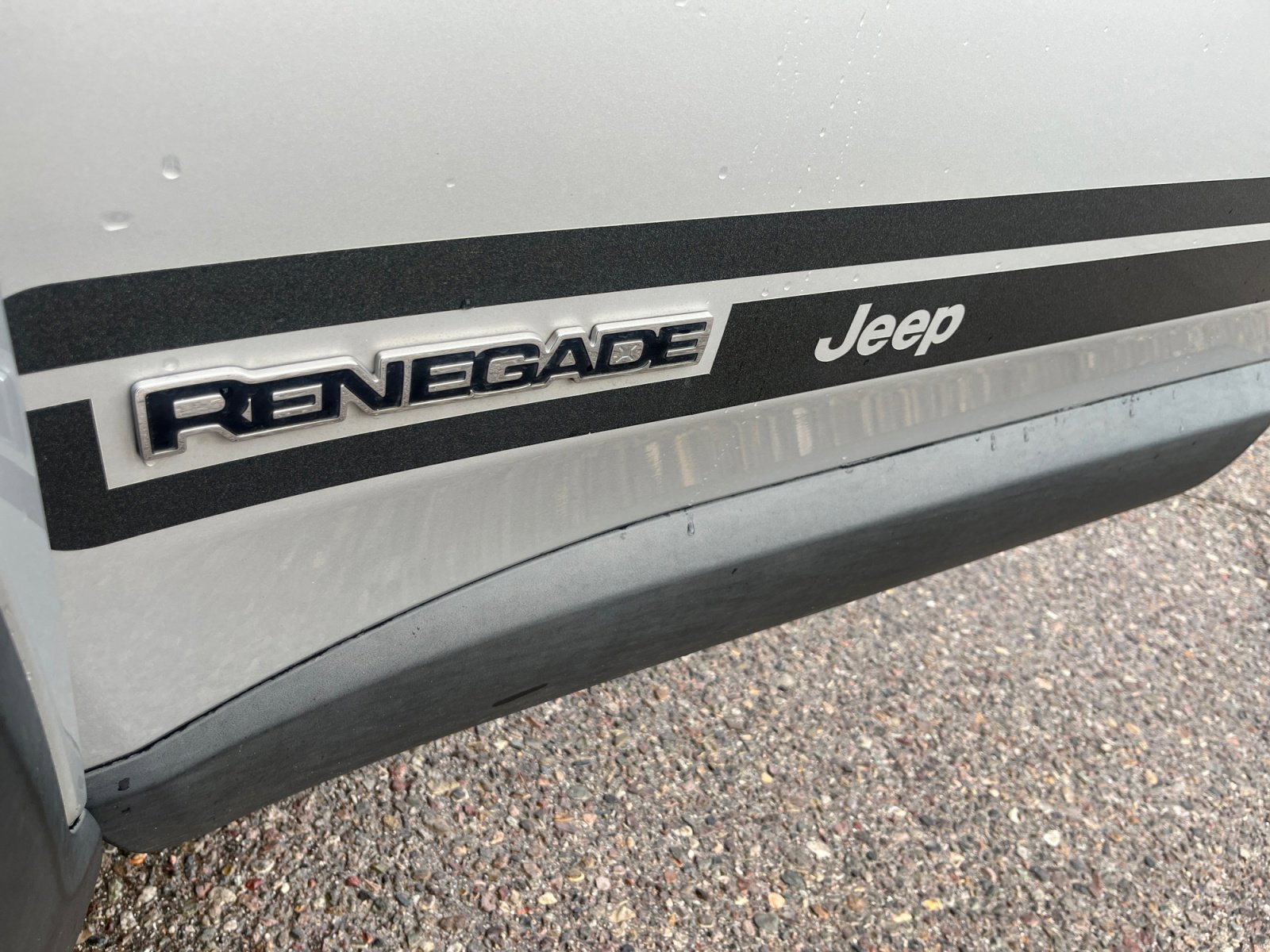 Used 2020 Jeep Renegade Latitude w/ UConnect 8.4 Nav Group image 24