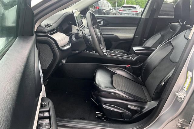 Used 2022 Jeep Compass Latitude image 9