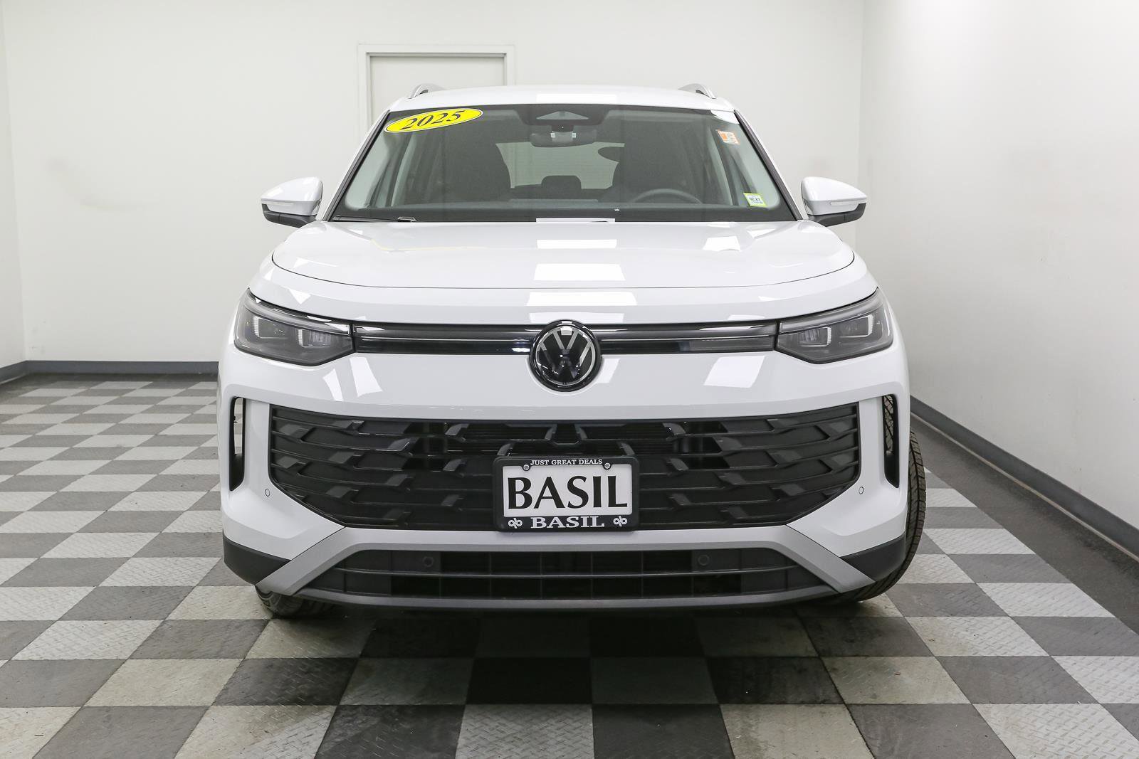 Used 2025 Volkswagen Tiguan S image 3