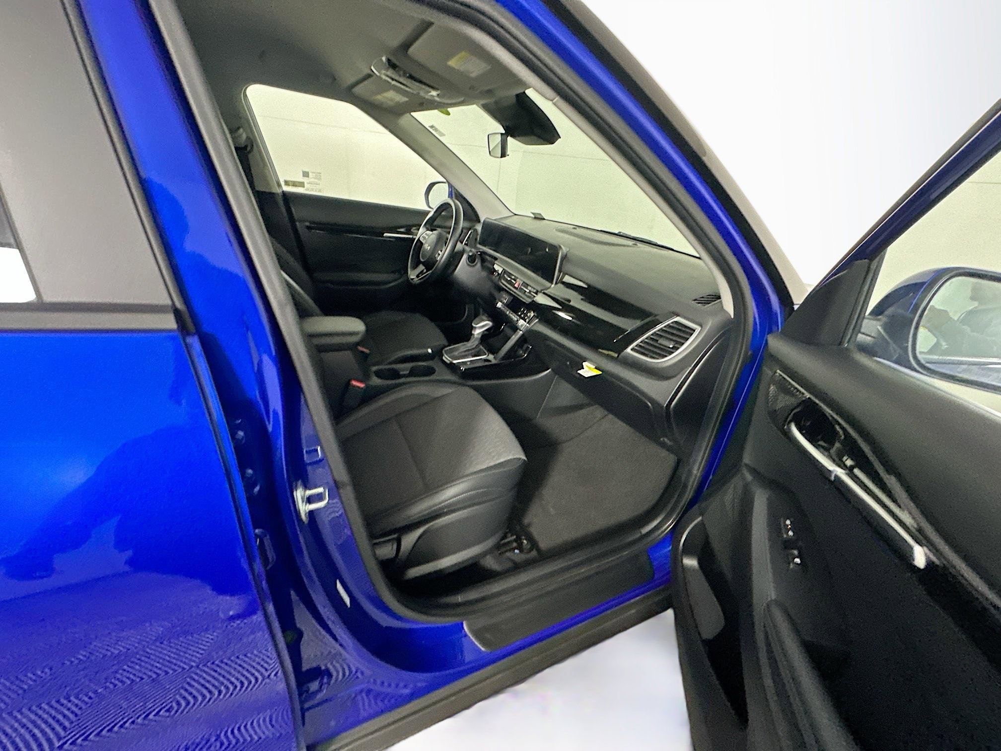 Used 2025 Kia Seltos S FWD image 30