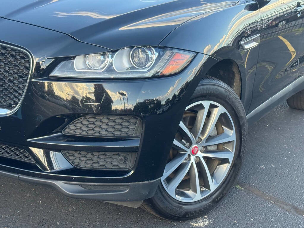 Used 2018 Jaguar F-PACE Premium image 30