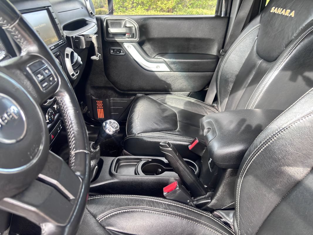 Used 2013 Jeep Wrangler Unlimited Sahara w/ Dual Top Group AWD/4WD image 26