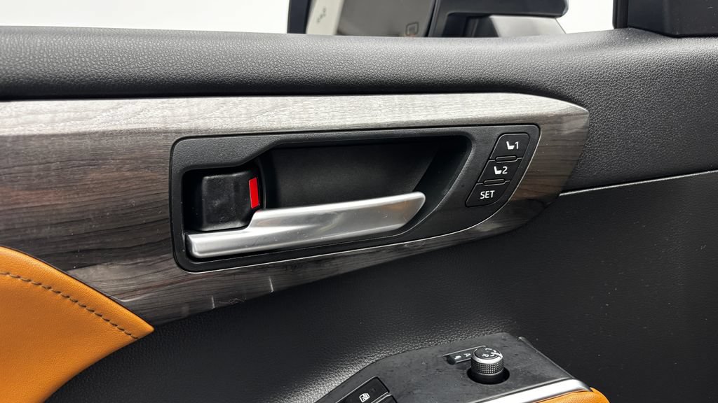 Used 2023 Toyota Highlander Platinum AWD/4WD image 19