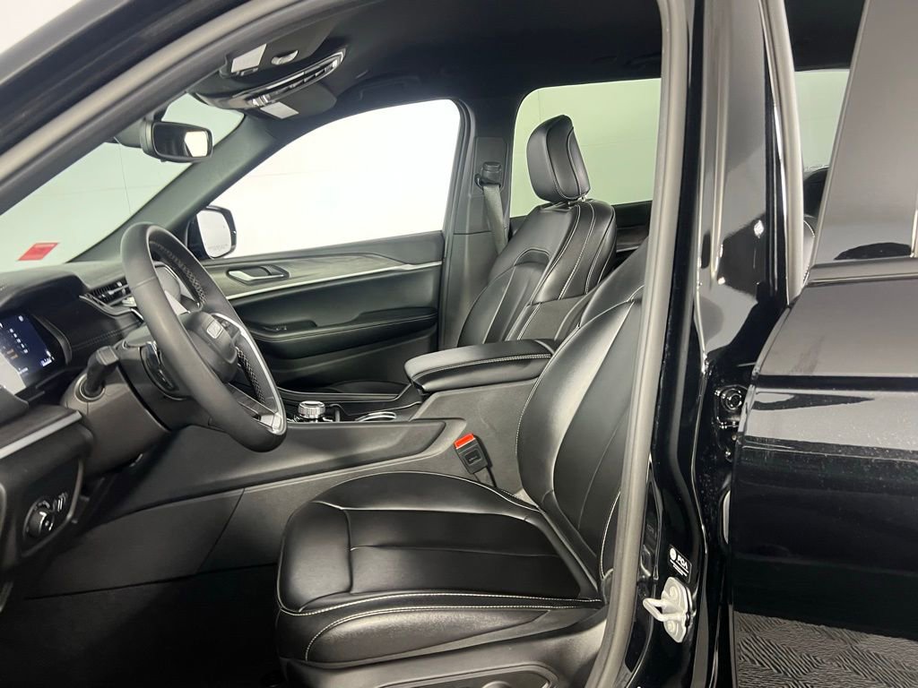 Used 2024 Jeep Grand Cherokee Limited image 21