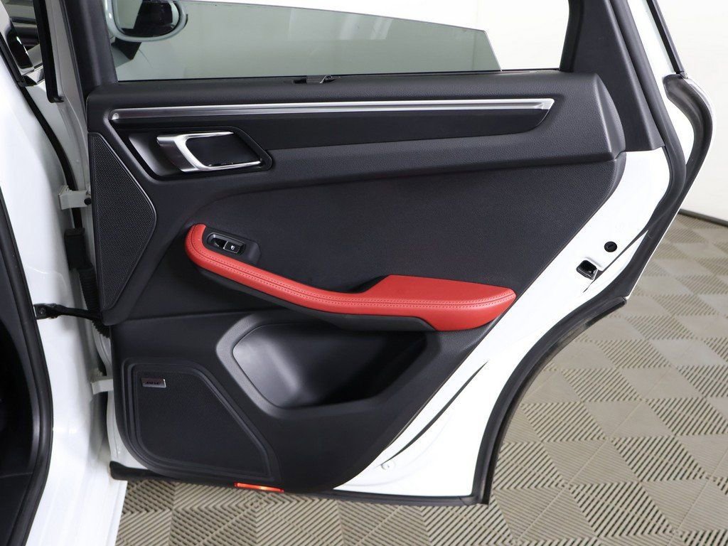 Used 2018 Porsche Macan GTS w/ Premium Package Plus image 30