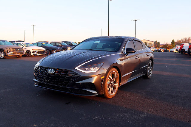 Used 2023 Hyundai Sonata SEL Plus w/ Cargo Package FWD image 3